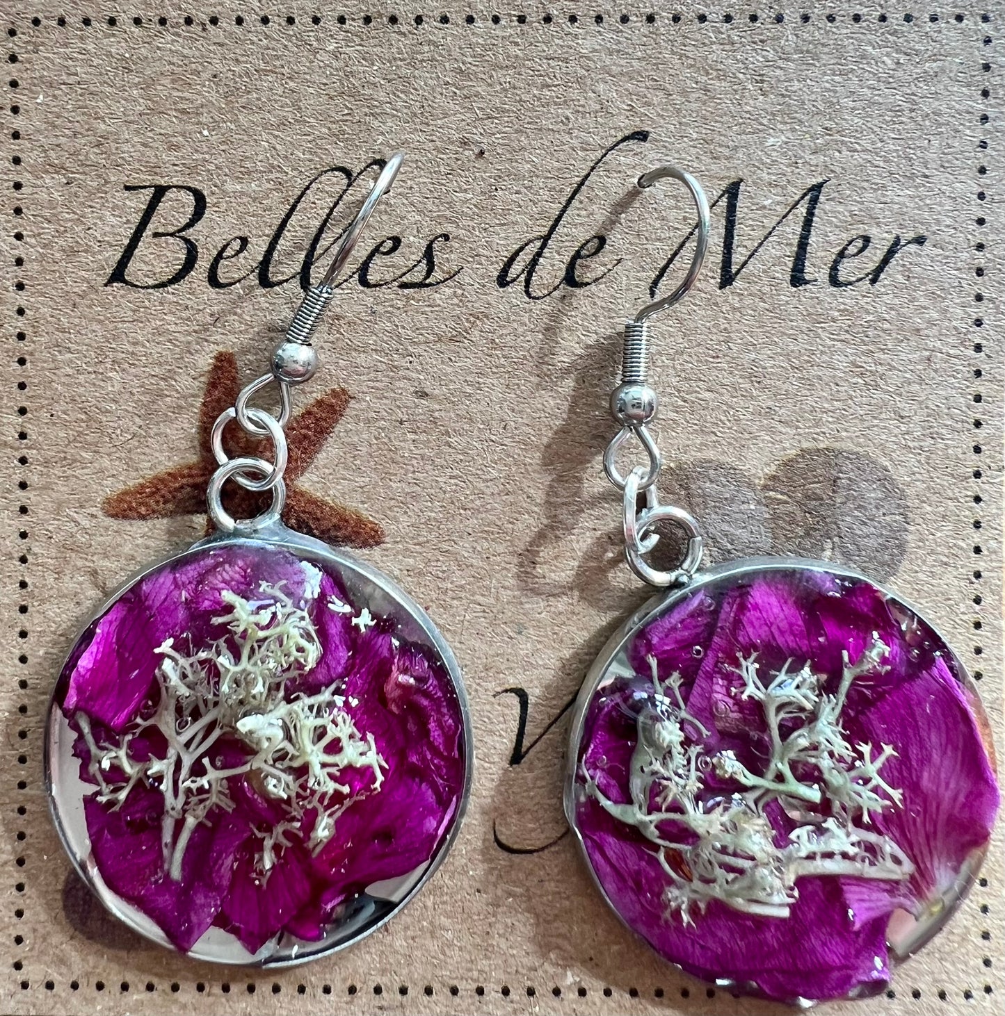 Boucles d’oreilles pétales de rosiers sauvages et lichen