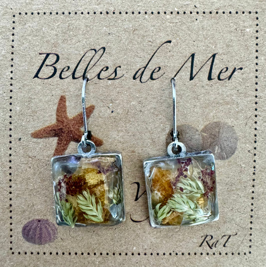 Boucles d'oreilles pétales de roses, petite oseille et lycopode foncé