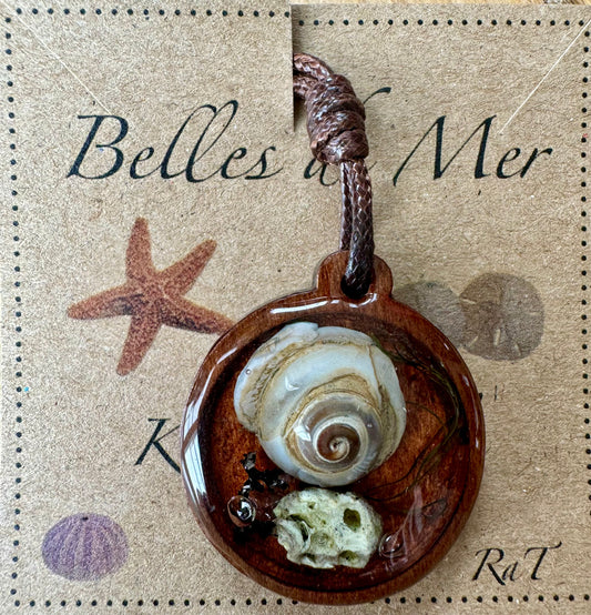 Pendentif escargot et algues