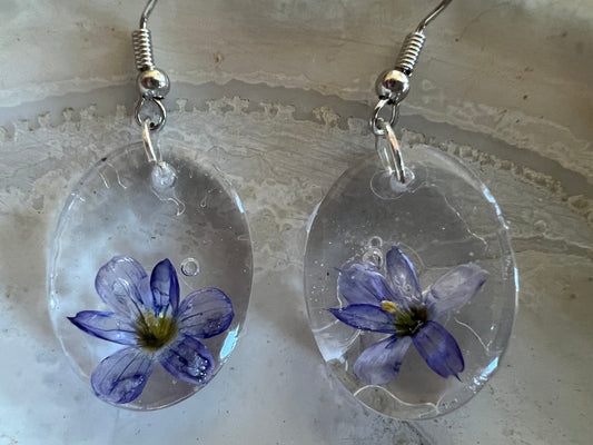 Boucles d’oreilles fleurs violettes